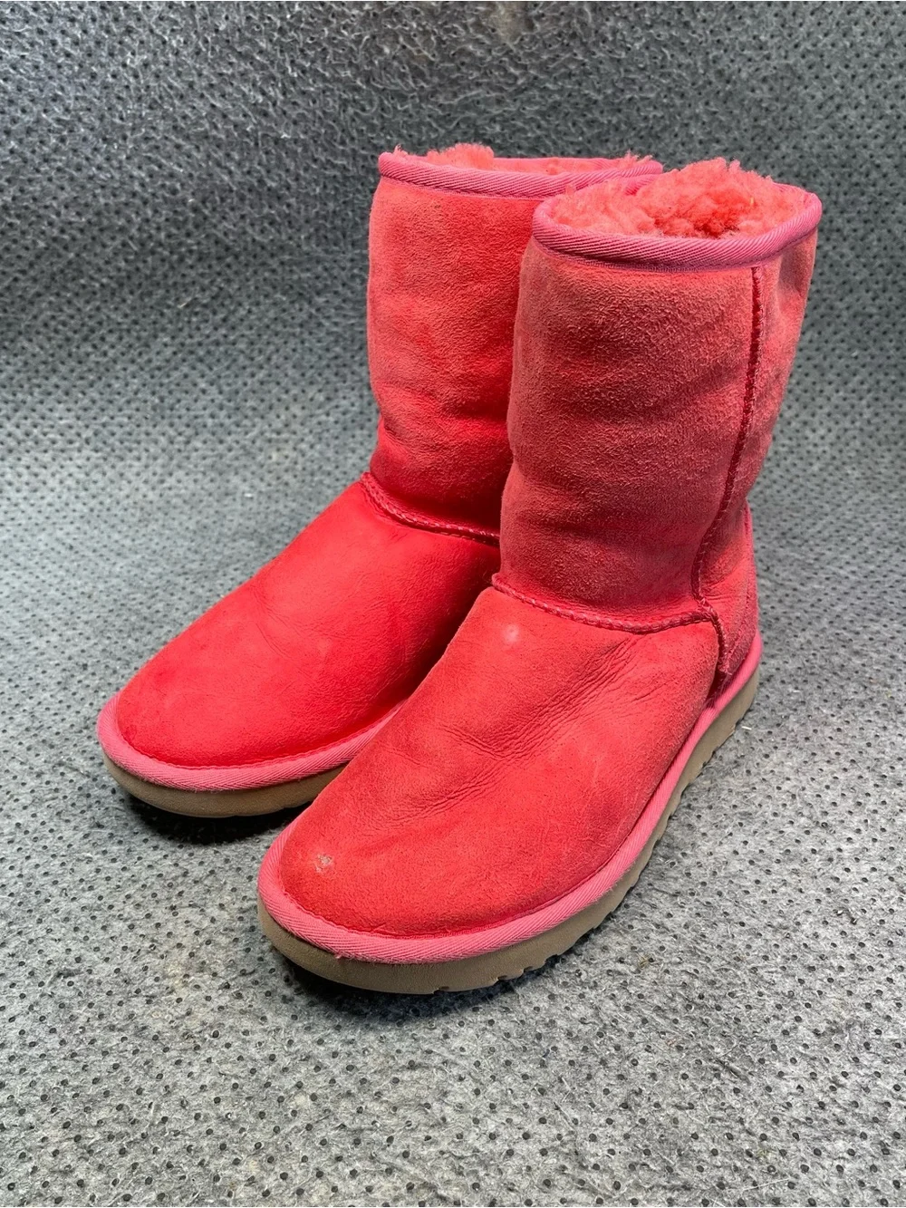 Ugg Classic II Short Pink Boots Size 6 Women’s